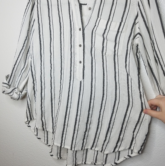 LUCKY BRAND vertical stripe roll sleeve blouse Sm - Picture 3 of 7